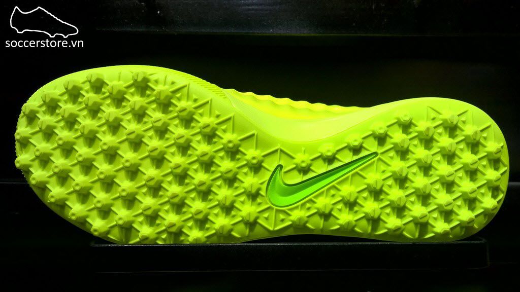 Nike Magista Obra Size UK 9.5 Football Boots in SW8 London
